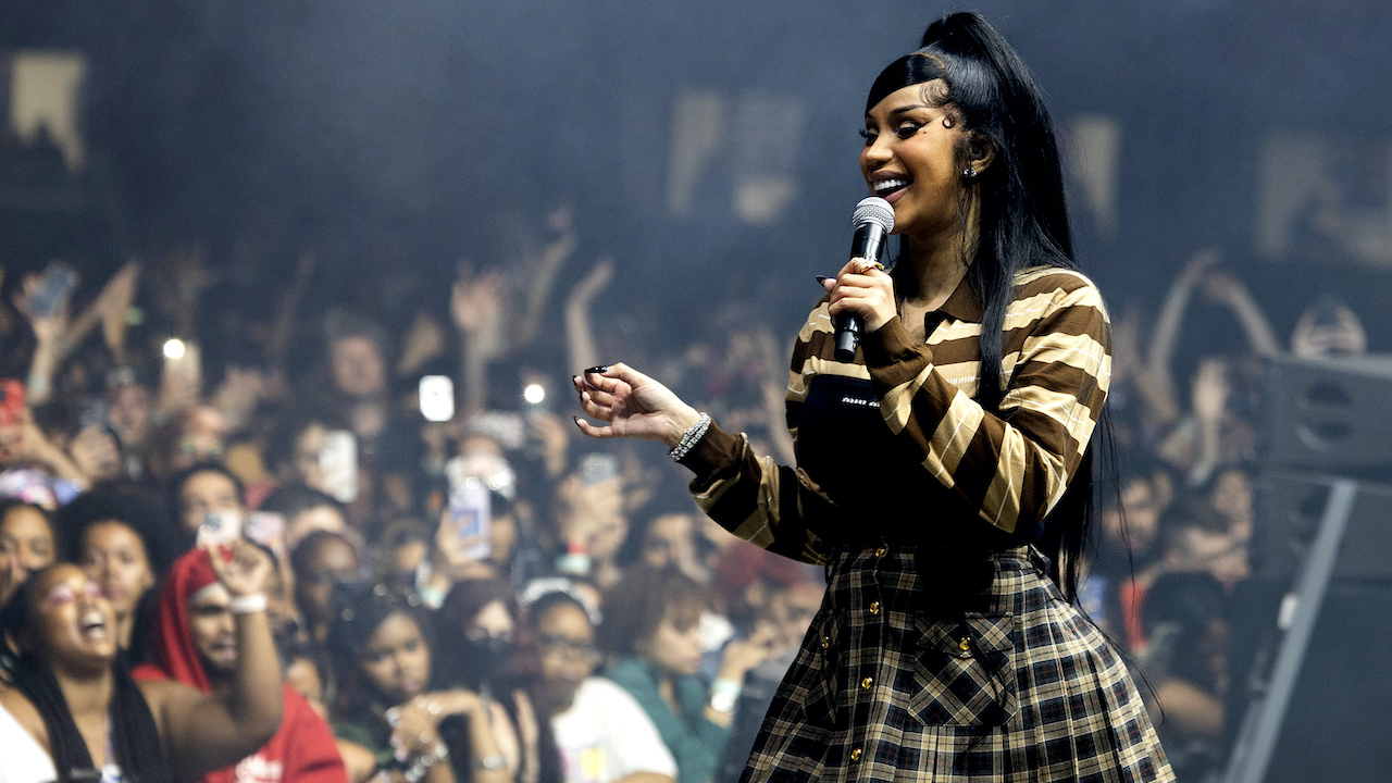 Cardi B’s “Little Miss Drama Tour” Opens With A Whole Lot Of Cheeks Bouncin In Denver