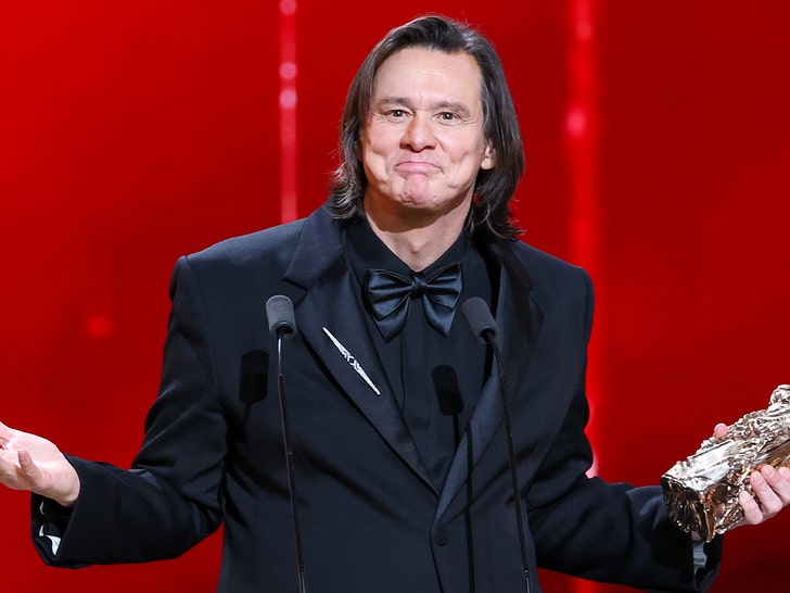 It Really Was Jim Carrey at Award Show in Paris, Publicist Says