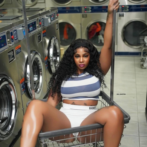 Nina Laretta – Clean Up Woman